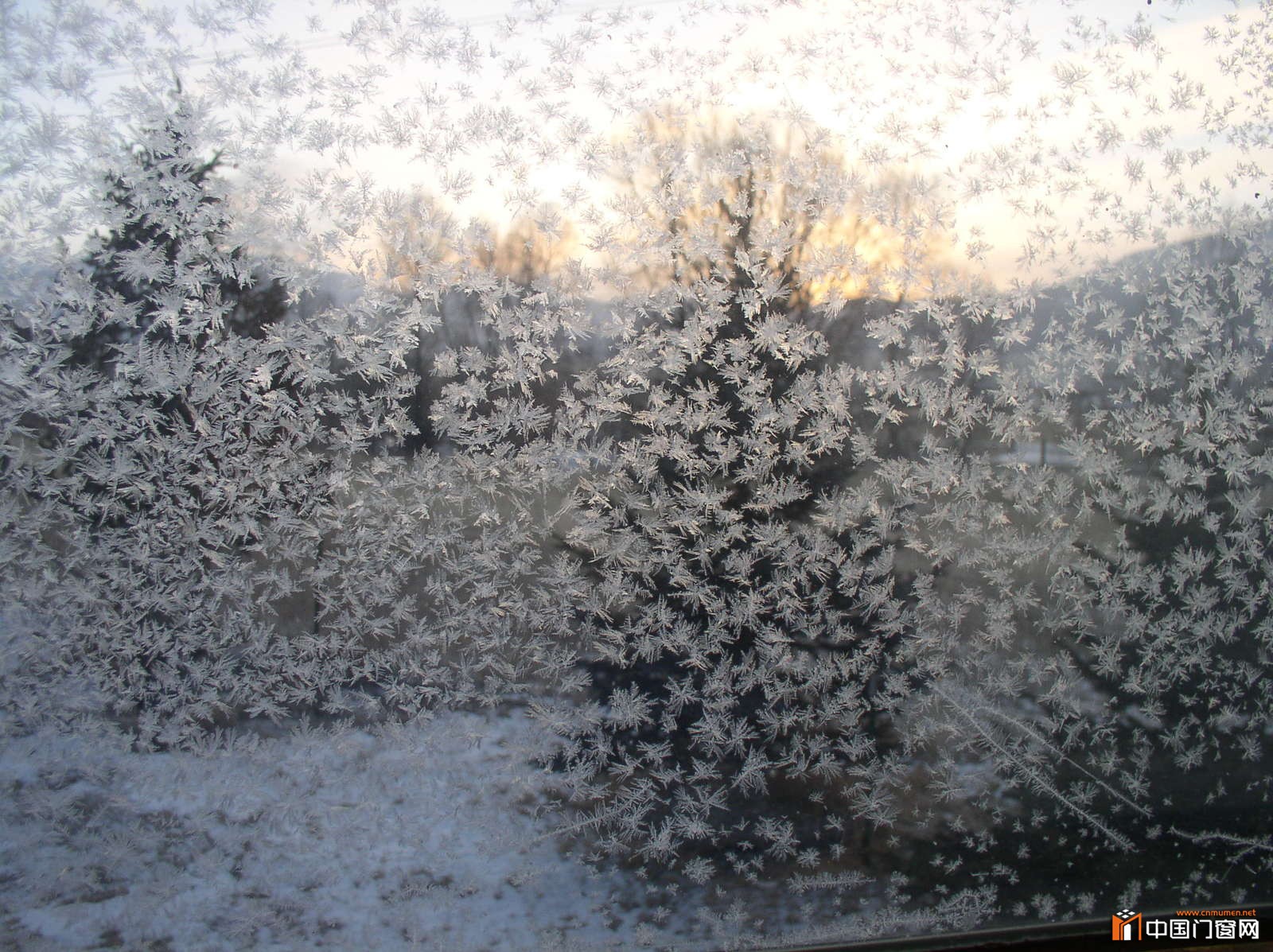 7b538f6b42d0af17fa31a49c1583aa89_frosted-window-1344464.jpg