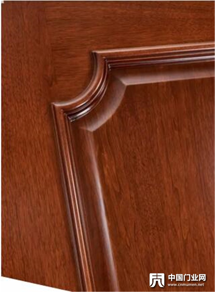 Summer Wooden Doors Are So Maintained That the Service Life of Wooden Doors Is Lengthened.