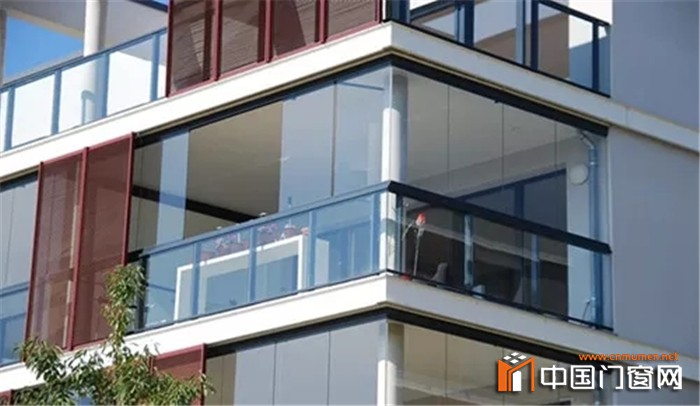 What Are the Common Problems in the Decoration of Frameless Balcony Window and How to Solve Them?