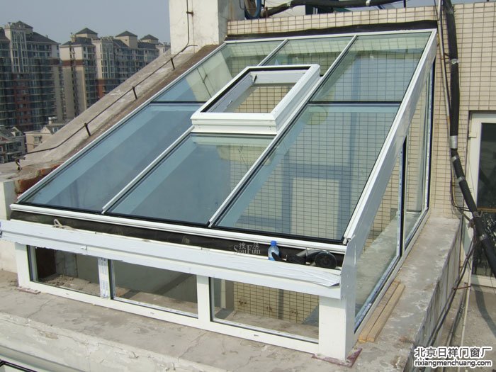 单倾斜钢化玻璃顶阳光房