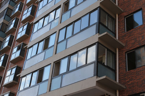 高层封阳台选择什么窗，用什么材料好呢？