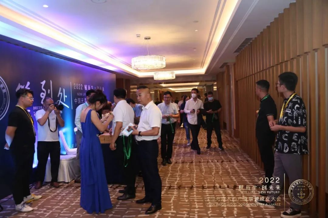 500多企业家齐聚门都，中国无漆木门产业联盟正式成立！